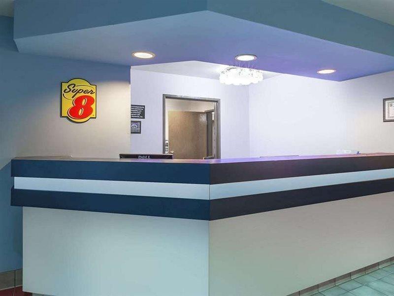 Delavan Inn And Suites Экстерьер фото
