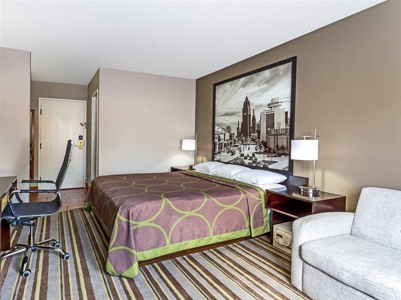 Delavan Inn And Suites Экстерьер фото