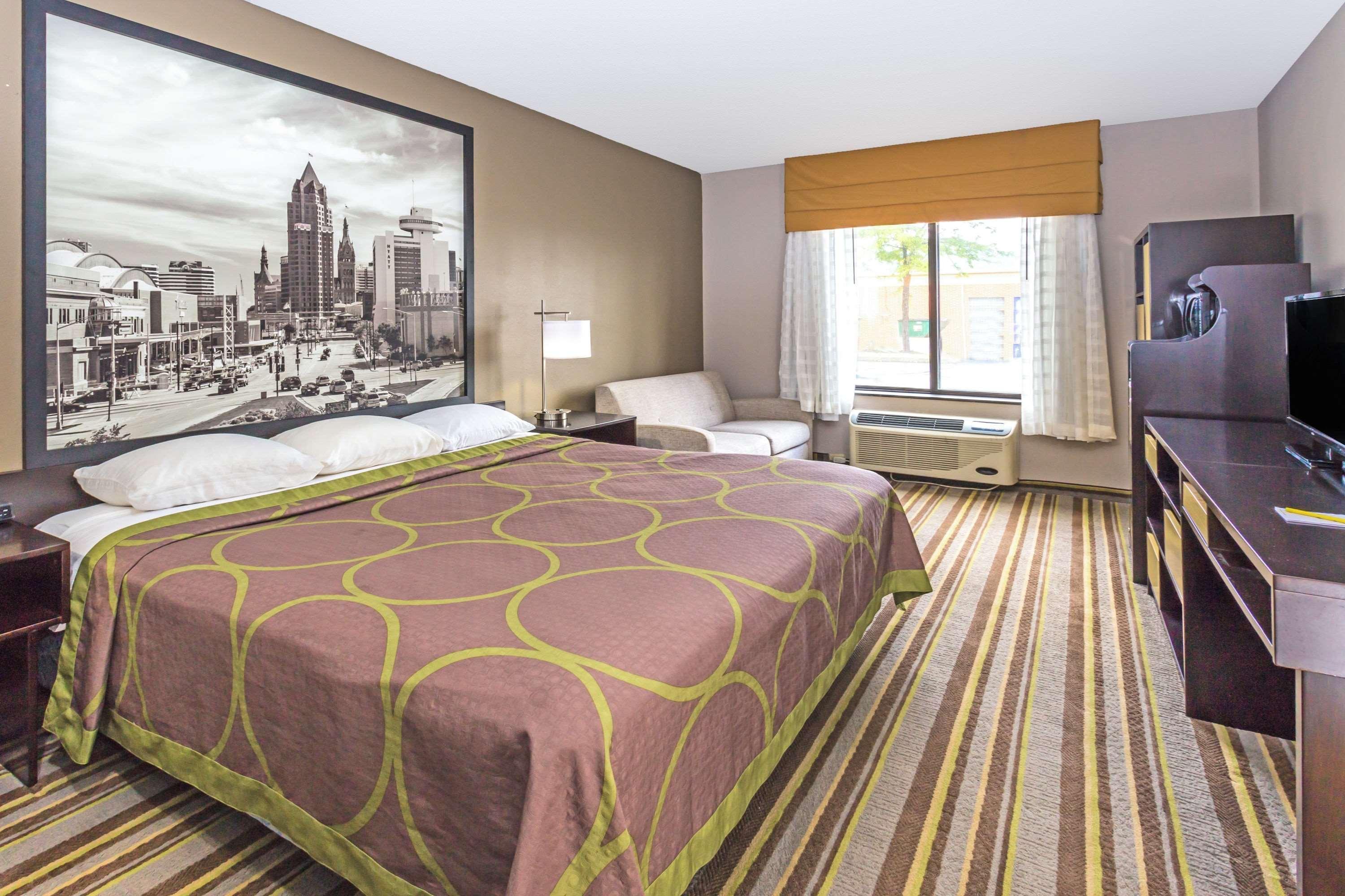 Delavan Inn And Suites Экстерьер фото