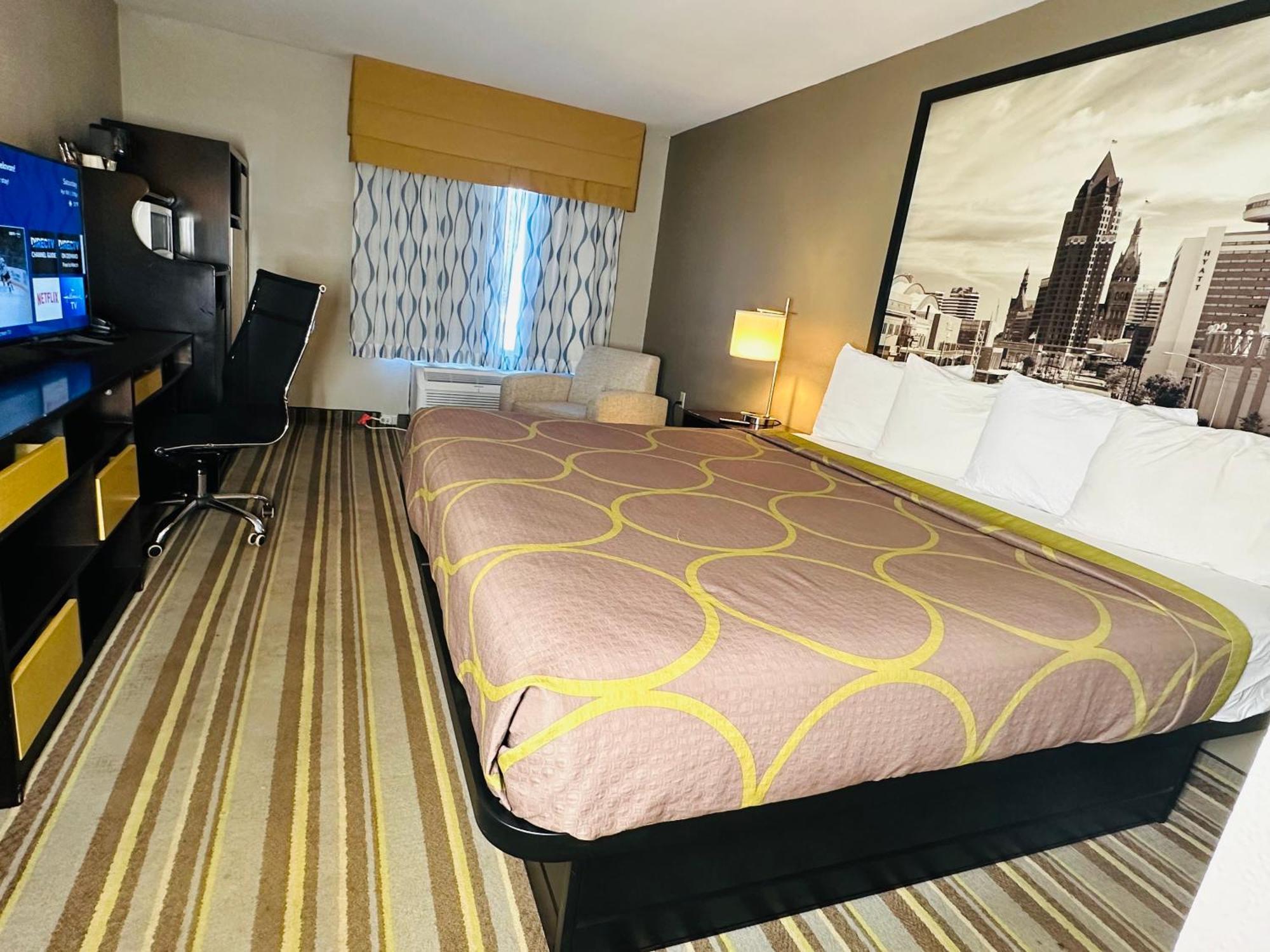 Delavan Inn And Suites Экстерьер фото