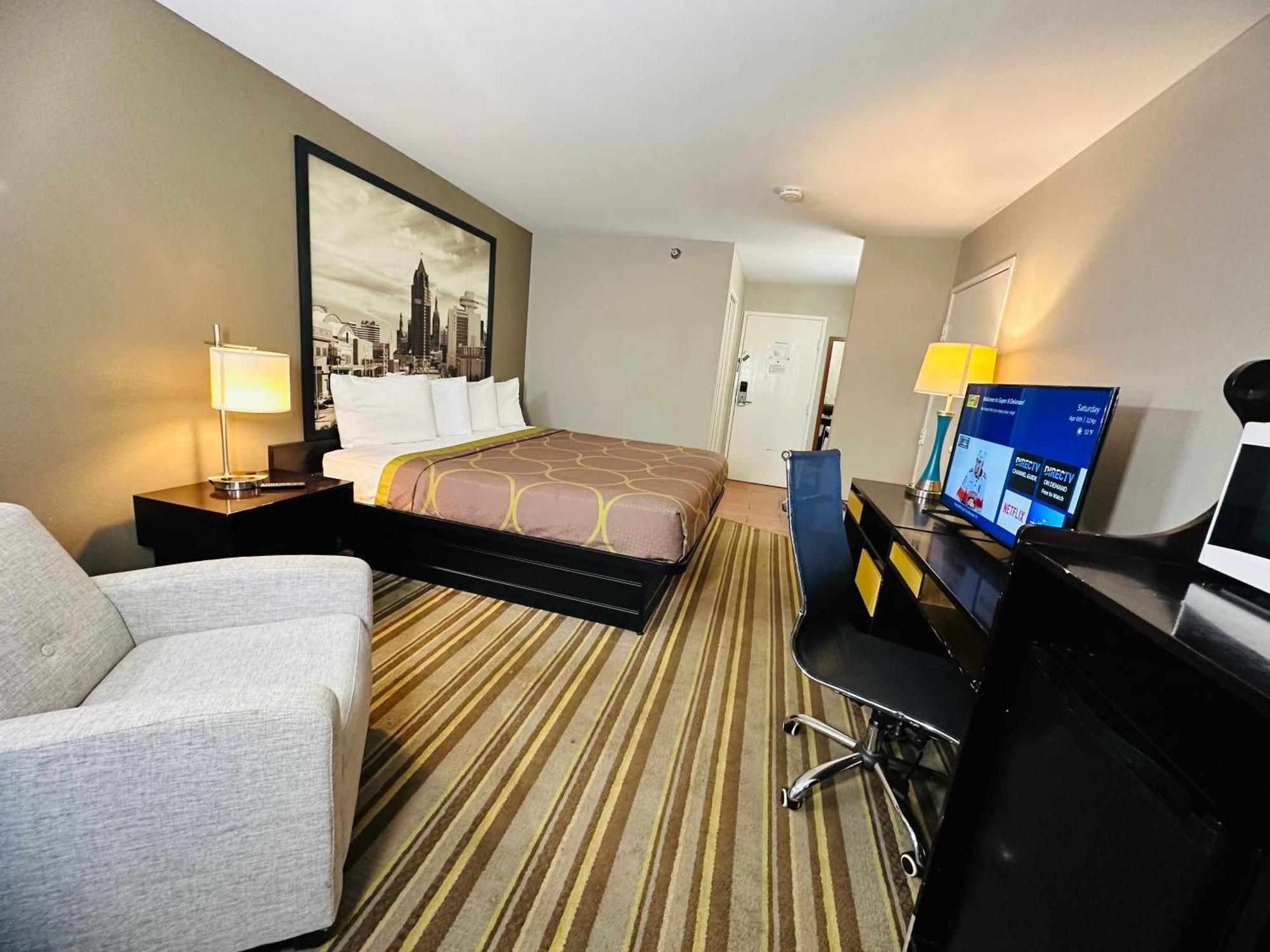 Delavan Inn And Suites Экстерьер фото